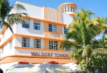 Die Waldorf Towers, na ja, zumindest mit einem kleinen Türmchen