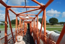 Auf der Brücke zur Apollo-Kapsel