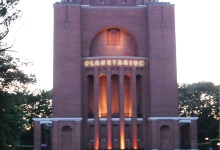 Das Planetarium, hier treffen wir gleich den Herrn Pink Floyd.