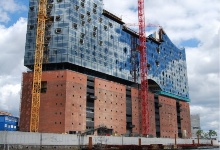 Die Elbphilharmonie vom Wasser aus