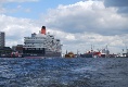 Die Queen Elizabeth liegt am Kreuzfahrtterminal St. Pauli