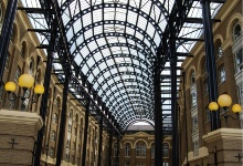 Die Hay's Galleria direkt an der Themse