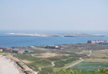 Das ist Düne, die Nachbarinsel mit Strand und Flugplatz