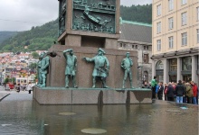 Der große Brunnen in der Fußgängerzone