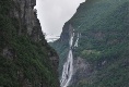 Los geht es, durch das Geirangerfjord in Richtung Meer