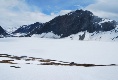 Der Djupvatnet - ein zugefrohrener See - es ist Anfang Juli