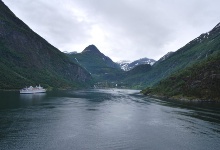 ...Geiranger ist in Sicht. Und die Delphin auch.