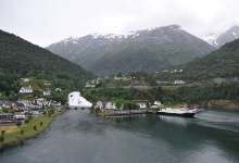 Eine der vielen Fähren hier - diese fährt Hellesylt - Geiranger