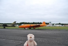 Ich mag das orange Flugzeug!