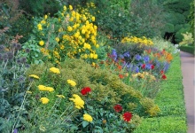 Im Garten von Povis Castle