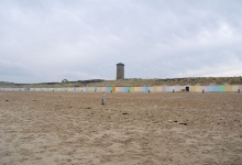 Am Strand von Domburg - Strandhütten und Wasserturm