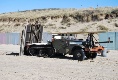 Komische Autos fahren hier am Strand rum